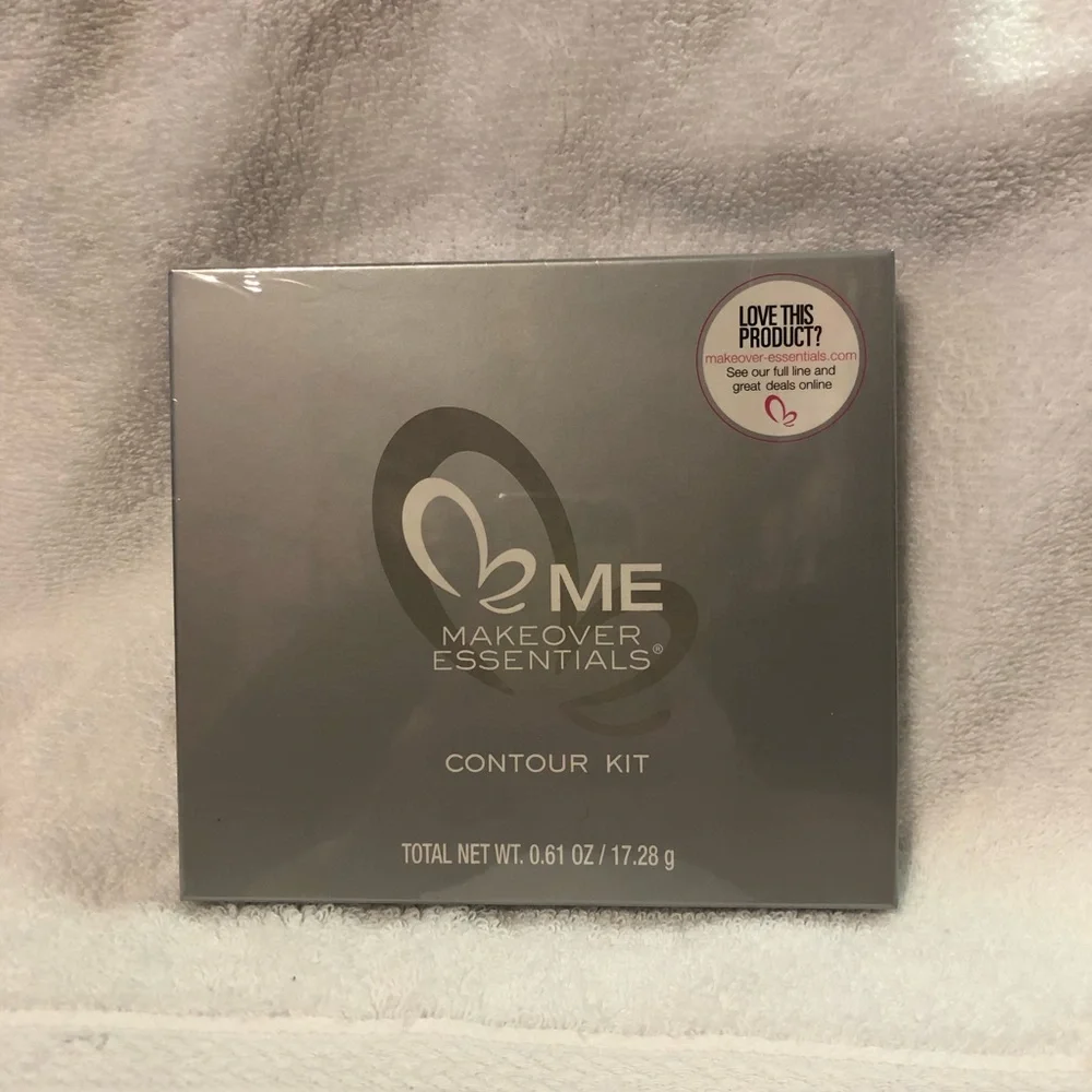 ME Makeover Essentials contour kit unopened